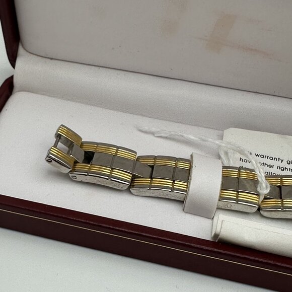 Anne Klein Two-Tone Womens Wristwatch With Silver/Gold Bracelet Band In Original - Picture 4 of 8